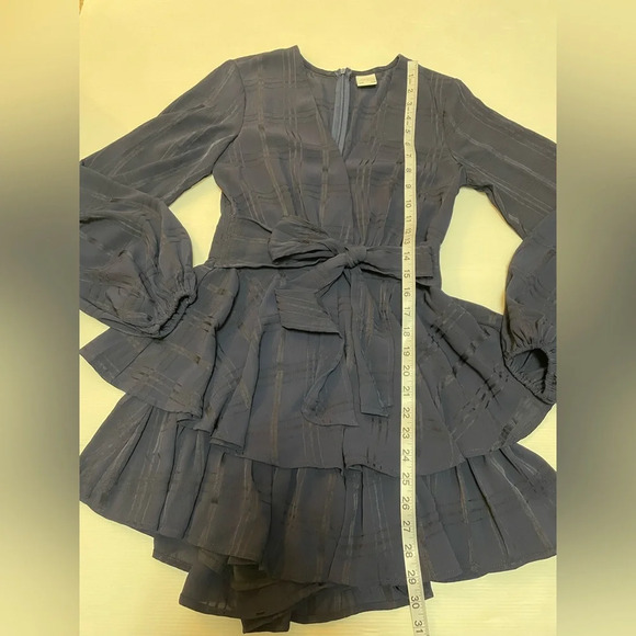 Selfie Leslie Maddox Fit and Flare Long Sleeve Navy Romper Size XS - Picture 3 of 9